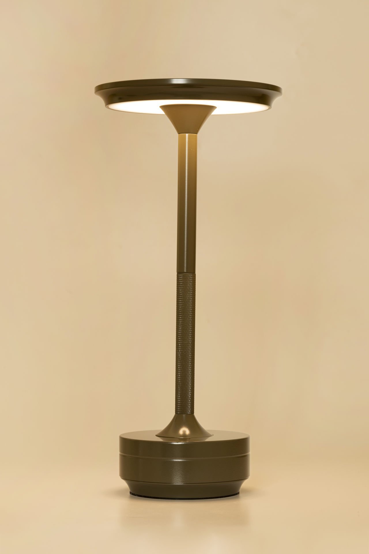 Haki Şarjlı Masa Lambası